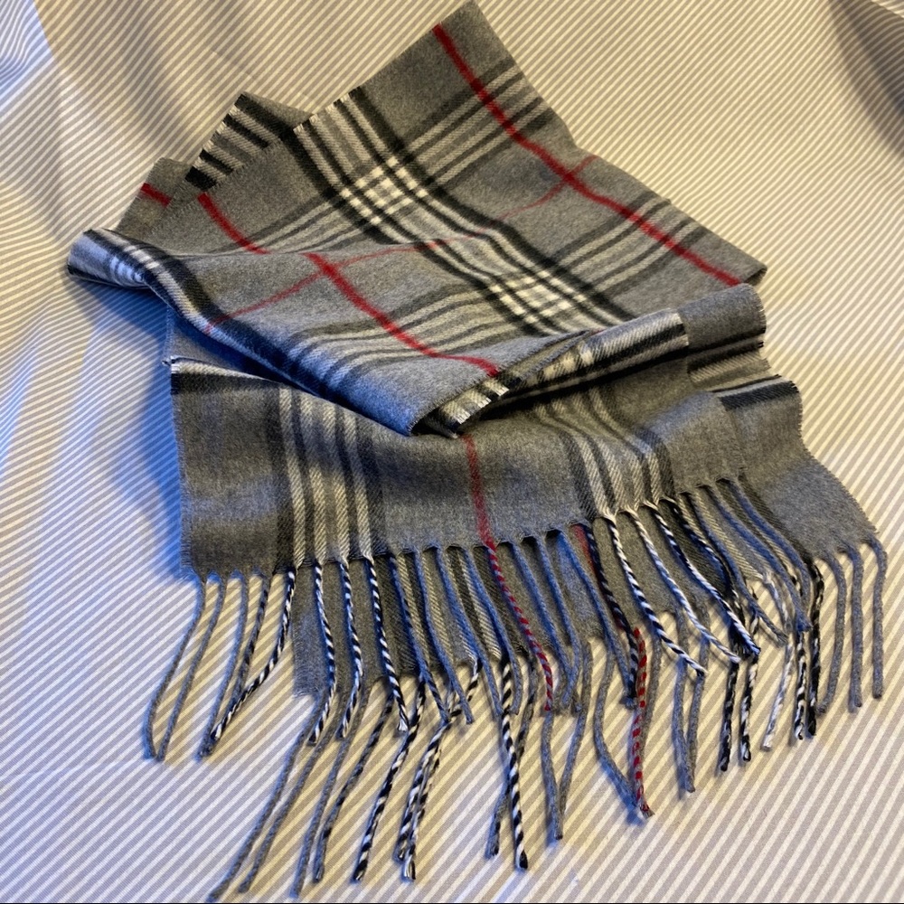 Black and gray scarf